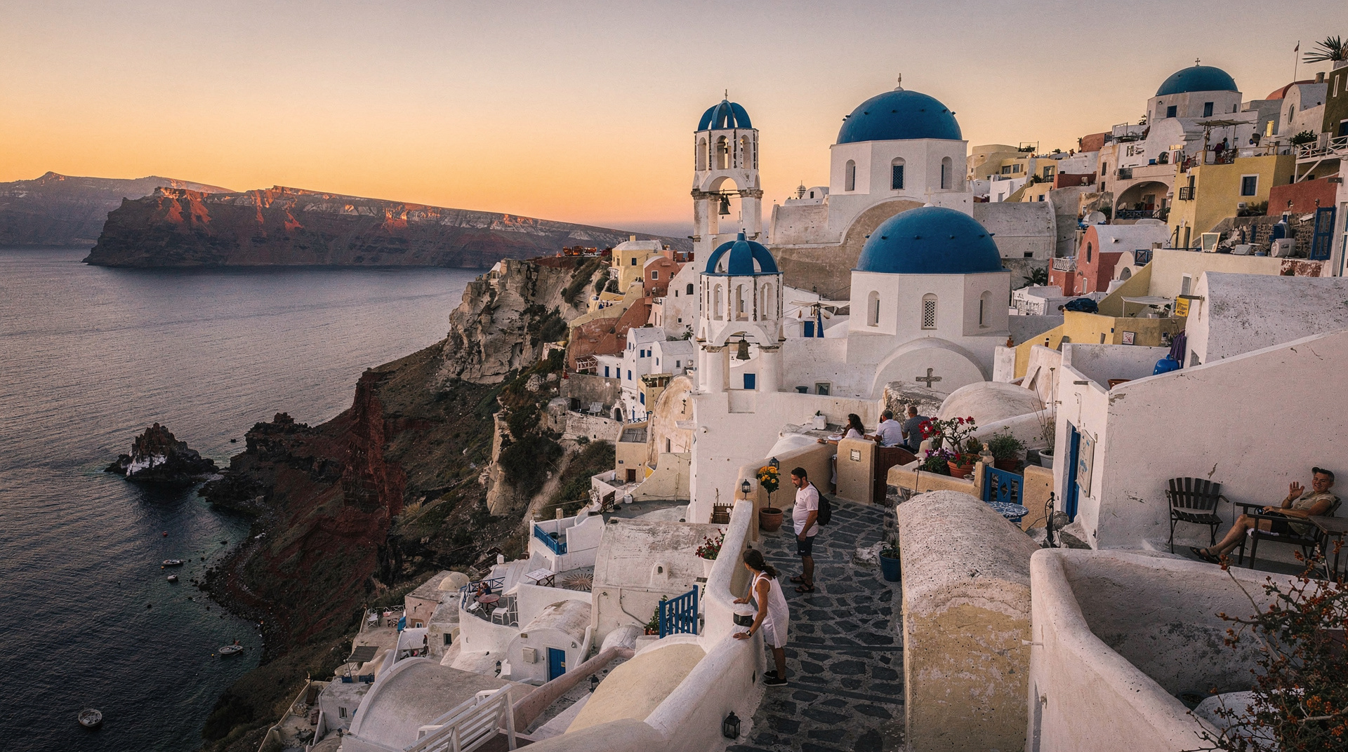 Santorini vs Mykonos: which island for your first trip?