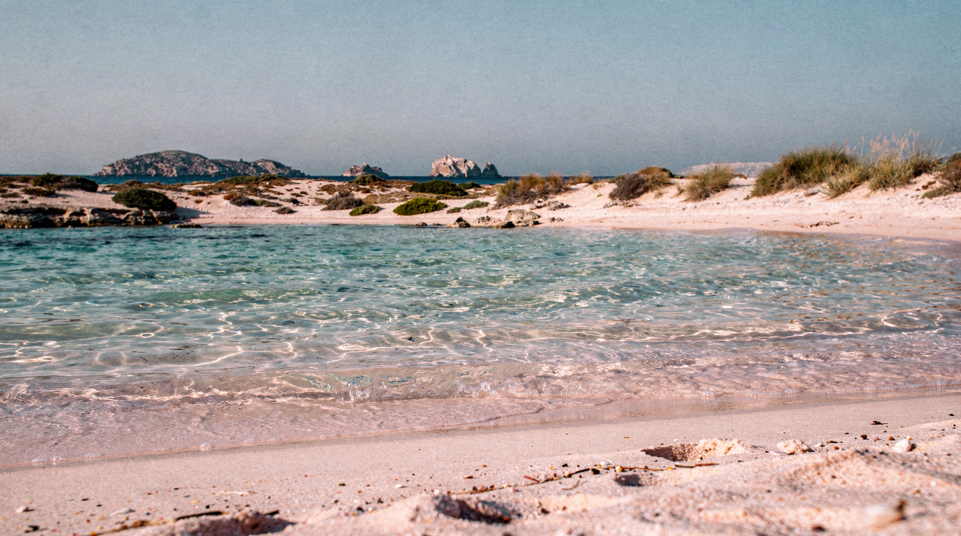 Elafonissi beach: the pink-sand lagoon of western Crete