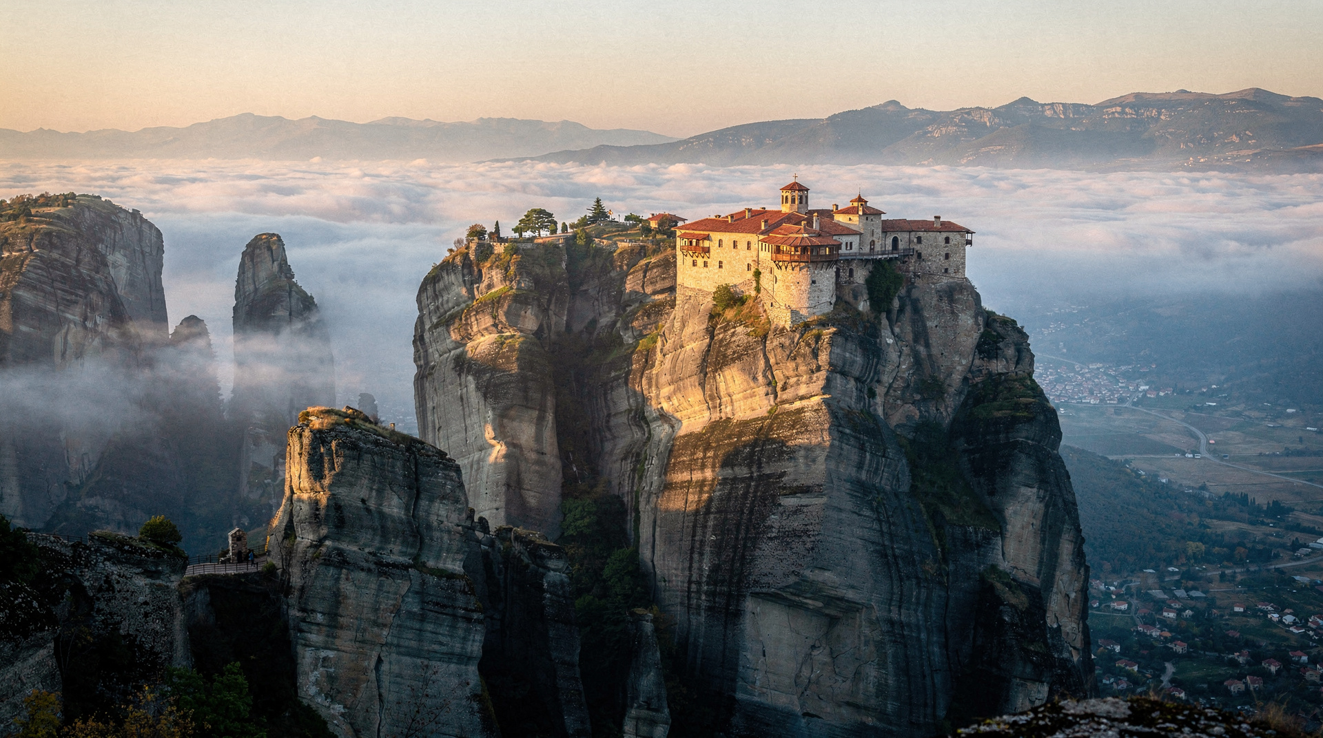 Meteora day trip from Athens: train, tour or car