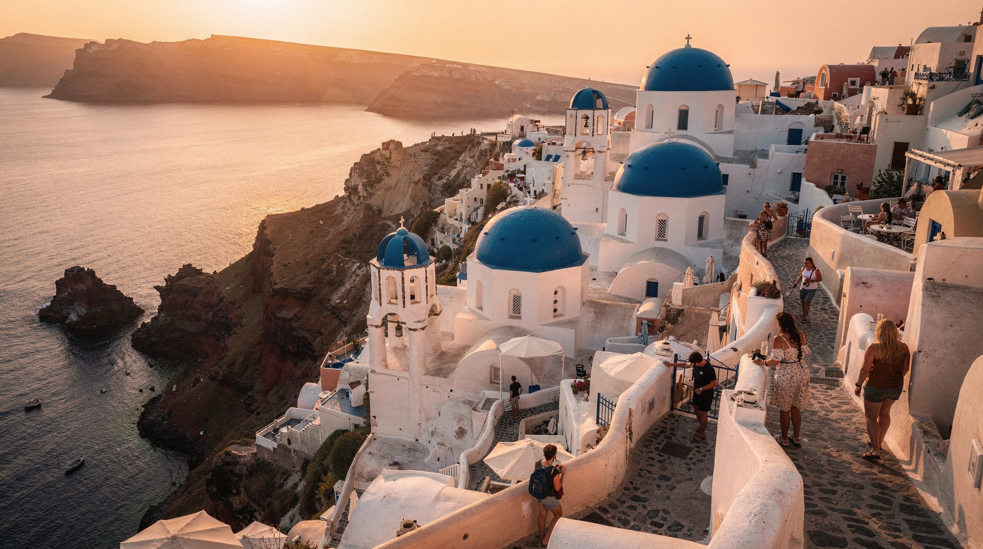 Santorini vs Mykonos: which Greek island should you choose?